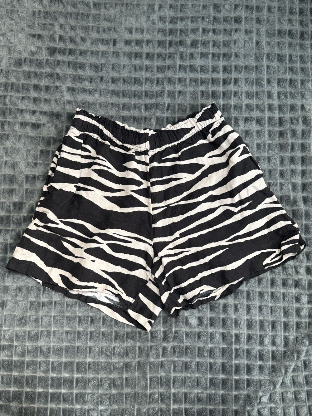 ❤️ 2/$20 H&M Med Black Cream Zebra Animal Print Womens Shorts Linen Blend (B6)